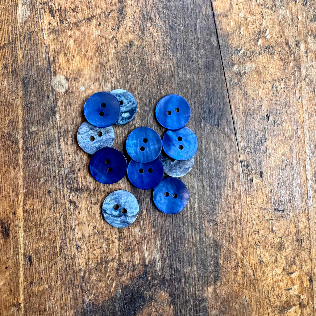 Mother of Pearl 15mm buttons - Blue