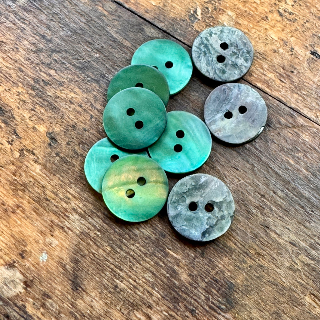Mother of Pearl 15mm buttons - Green