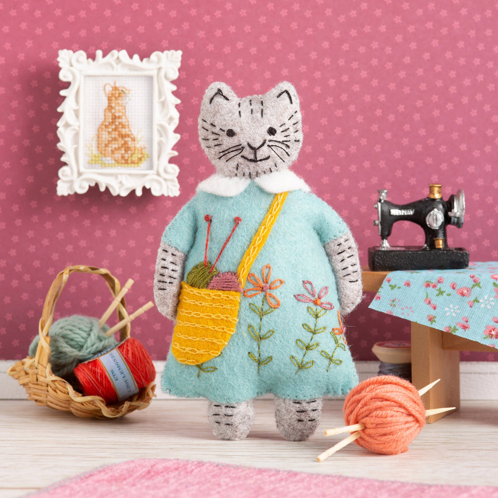 Mrs. Cat Loves Knitting Felt Craft Mini Kit - Corinne Lapierre Limited