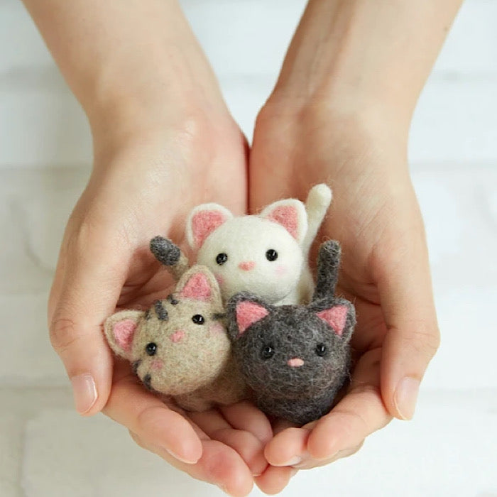 Needle Felting Kit ‘Mini Friends - Cats’ - Hamanaka
