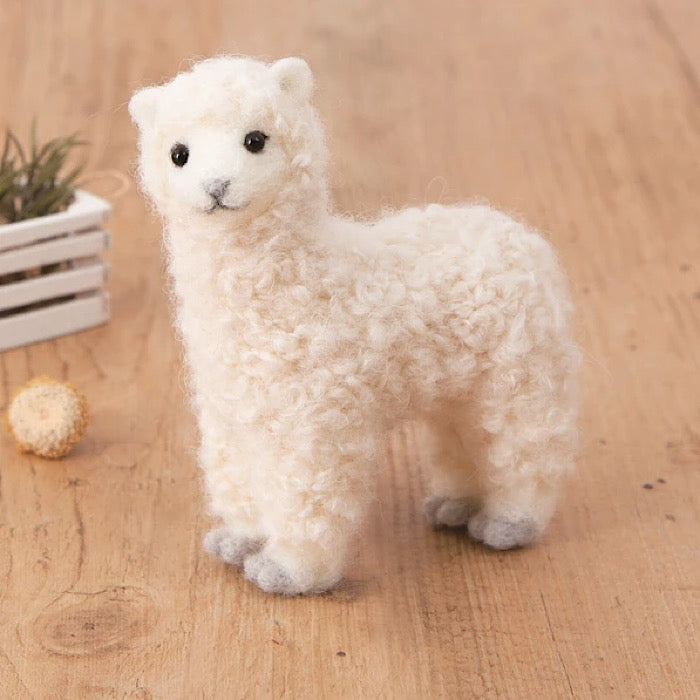 Needle Felting Kit ‘Alpaca’ - Hamanaka