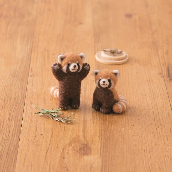 Needle Felting Kit ‘Red Panda’ - Hamanaka