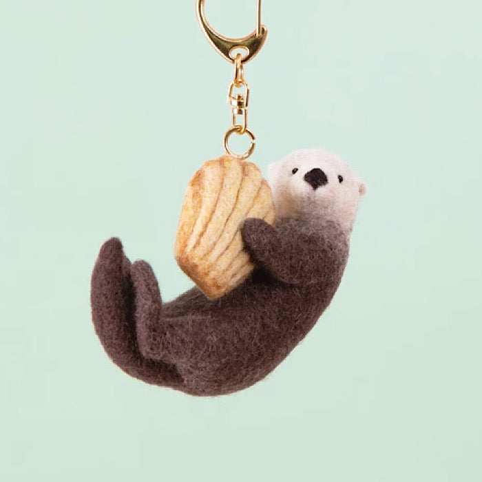 Needle Felting Kit ‘Sea Otter & Madeleine Keyring’ - Hamanaka