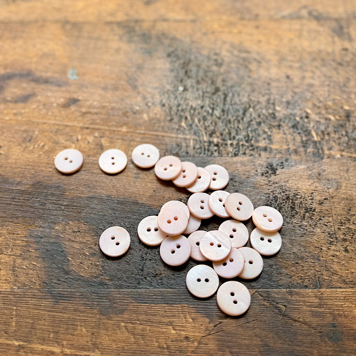 River Shell round 15mm buttons - New Old Company