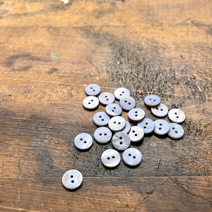 River Shell round 15mm buttons - New Old Company