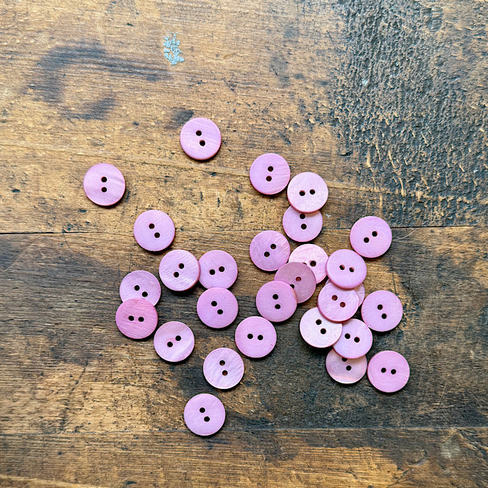 River Shell round 15mm buttons - New Old Company