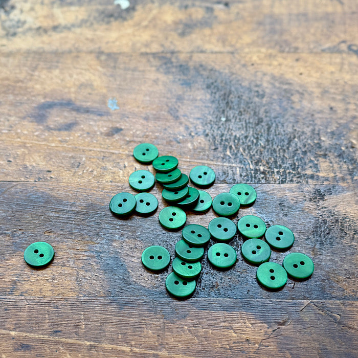 River Shell round 15mm buttons - New Old Company