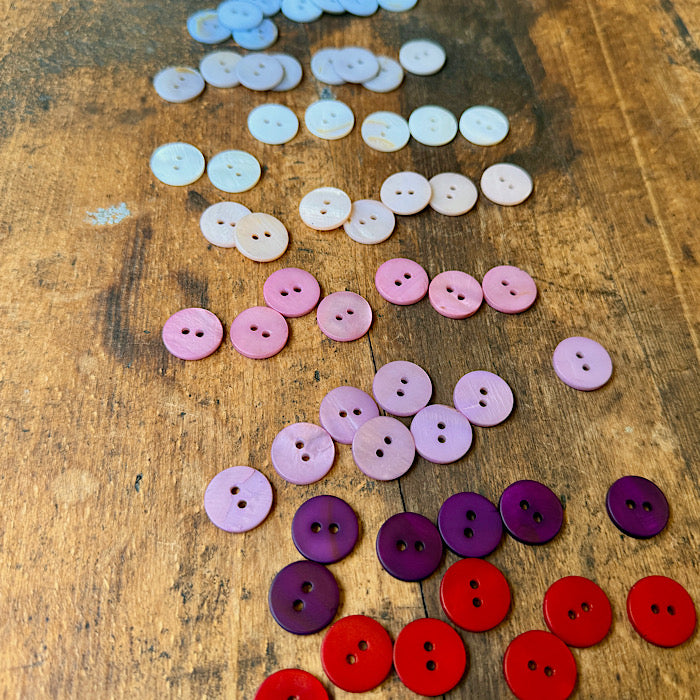 River Shell round 15mm buttons - New Old Company