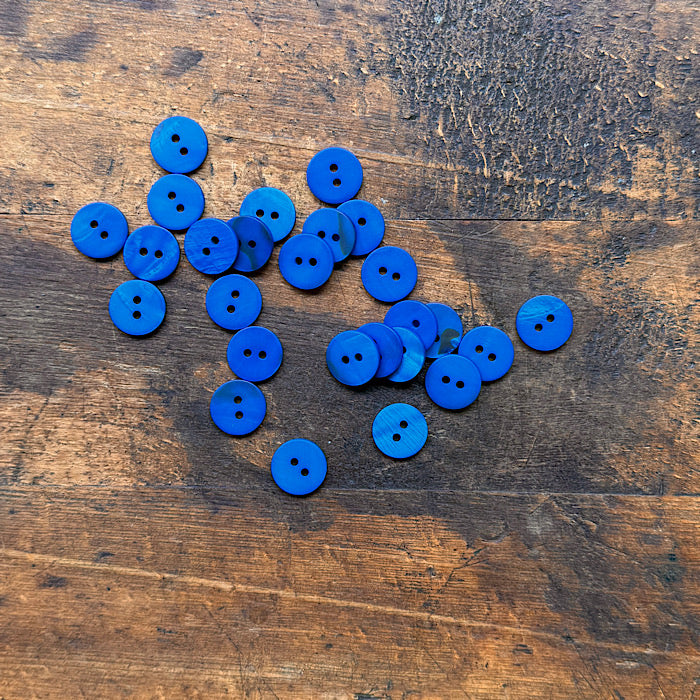 River Shell round 15mm buttons - New Old Company